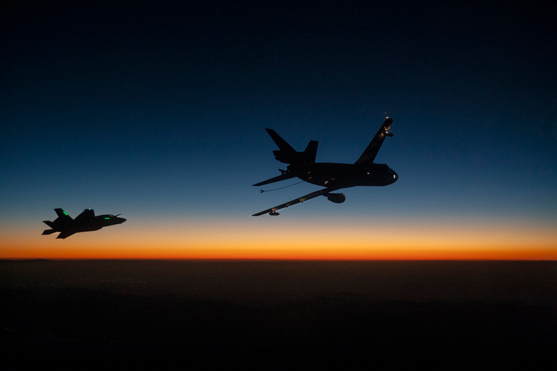 Illustration for article titled These Shots Of An F-35 Refueling At Dusk Over Edwards AFB Are Stunning